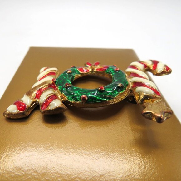 Joy Christmas Brooch 2" Gold Tone Pin Candy Cane Wreath Spellout Design New - Picture 12 of 13